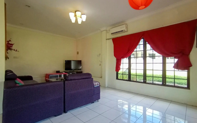 OYO HOME 90241 Villa Home Sibu