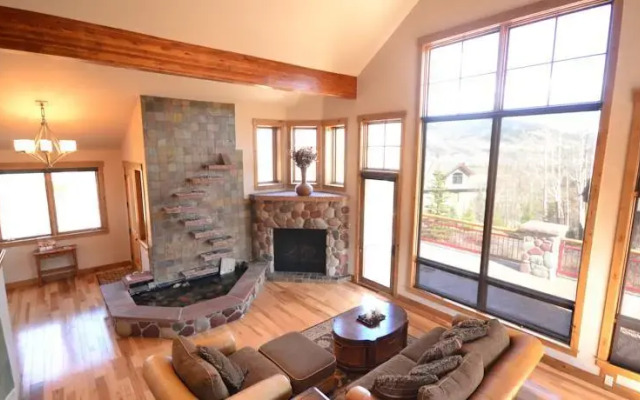 Lighthouse by Summit Mountain Properties