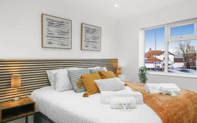 Modern Bungalow in Maidstone sleeps 5 with free parking