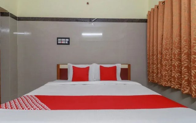 SPOT ON 49005 Raja Lodge