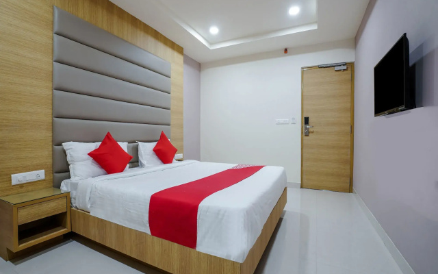 OYO 14745 Veeraj Suites