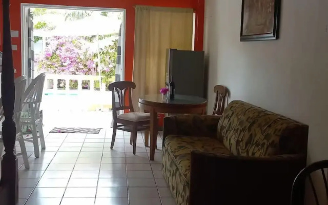 Bay Heights Escape