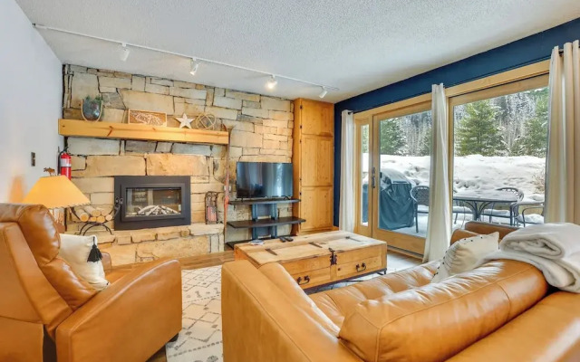 Charming Vail Condo w/ Patio & Mountain Views