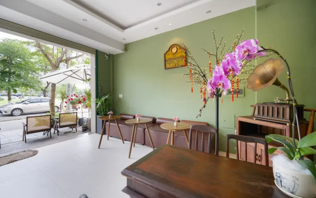 Tashi Hotel