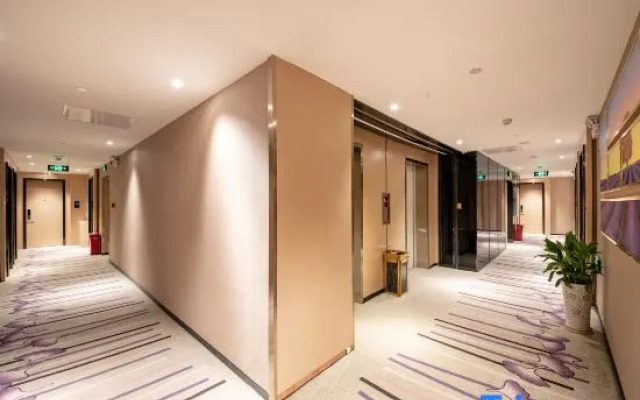 Lavande Hotel (Xiangyang Railway Station People's Square)