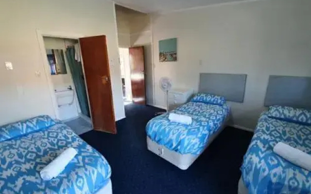 Oasis Motel & Holiday Park