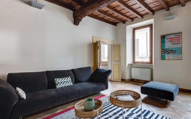 Pantheon Luxury Enchanting Apartment