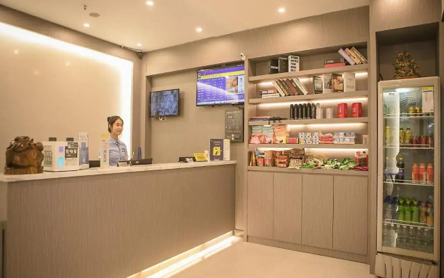 7 Premium Hotel( Zhuzilin Subway Station )