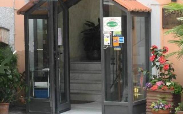 Отель Albergo La Villetta Сарцана вид на фасад