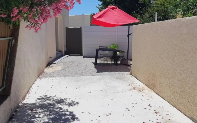 Studio avec jardin et parking privé