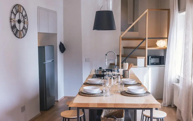 Carola B Tastefully Furnished Apartment Lakefront