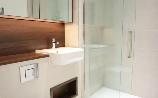 Modern 2 Bedroom Apartment in Putney