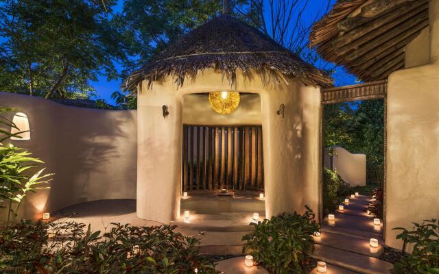 Отель The Naka Island, A Luxury Collection Resort and Spa, Phuket вид на фасад