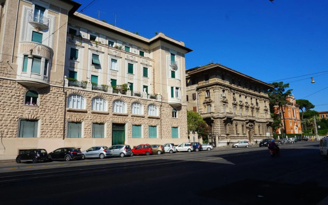 Green Hotel