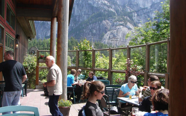 Howe Sound Inn