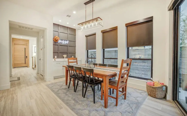 3 Mi to San Antonio River Walk: Gem w/ Heated Pool