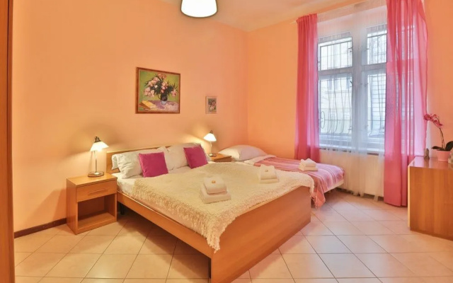 Apartment near Havlicek Garden