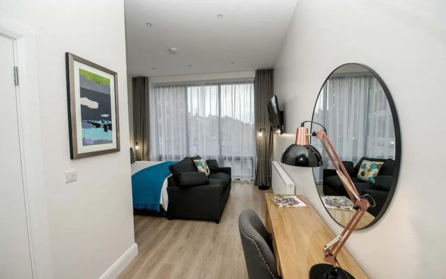 The James Suites