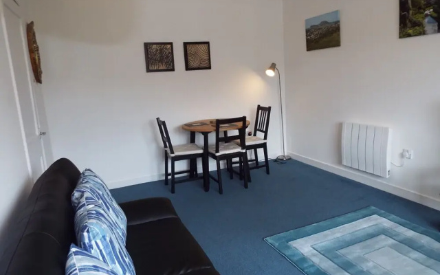 Ideal Central Edinburgh location with free on-site private parking