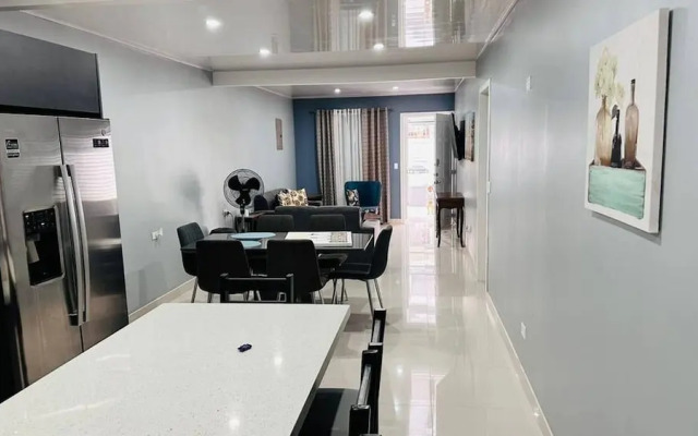 3 bed 2 Bath 15 min From Airport