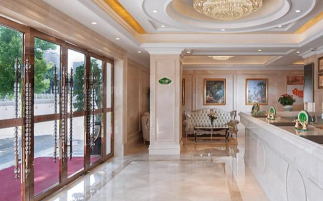 Vienna Hotel (Shenzhen Guanlan Changhu Metro Station) )