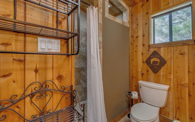 Tranquil Ruidoso Cabin w/ Private Hot Tub!