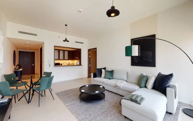 Stylish 23rd Floor Apartment at BLVD