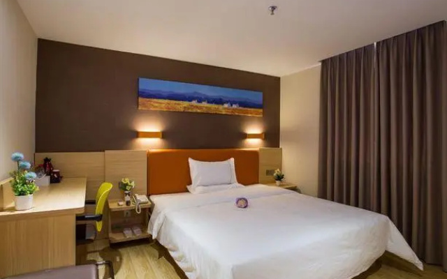 IU Hotel Urumchi Nianzi Gou Bus Station Branch