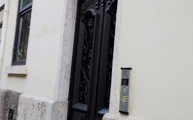 Metro Hostel Lisbon Лиссабон вид на фасад