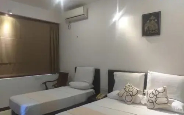 OYO 557 De Mansion