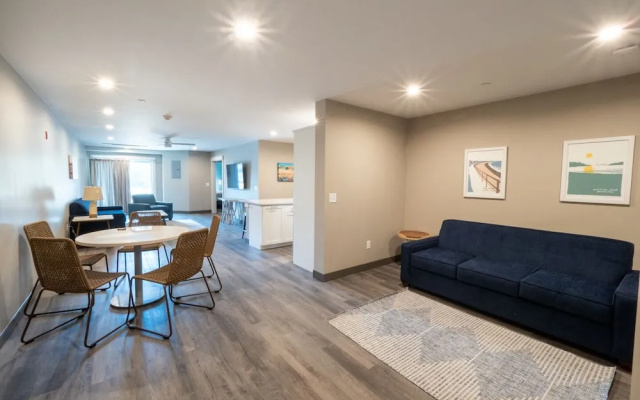 Long Beach Suites