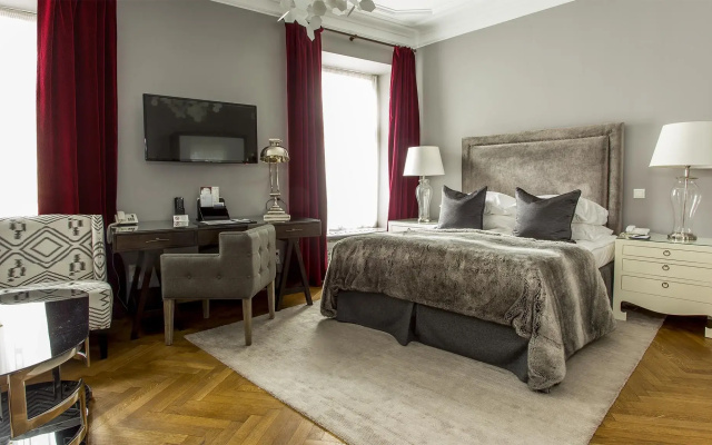 Hotel St. Petersbourg