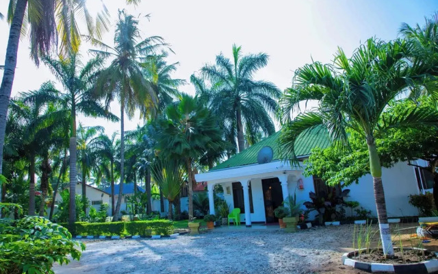 Dar es Salaam-sleeps8-parking-garden-pet Friendly