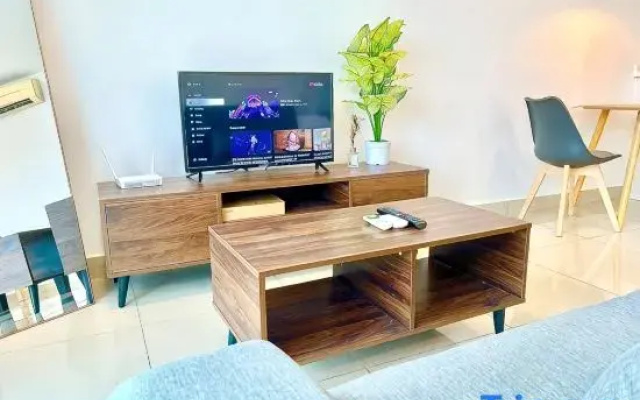 J Cozy 1-5pax Trefoil Setia Alam 100Mps Wifi & TV