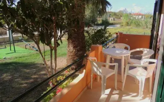 Feakes Apartments