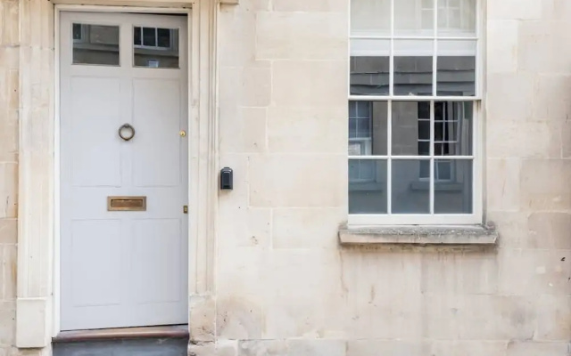 Central Georgian Townhouse With Free Parking