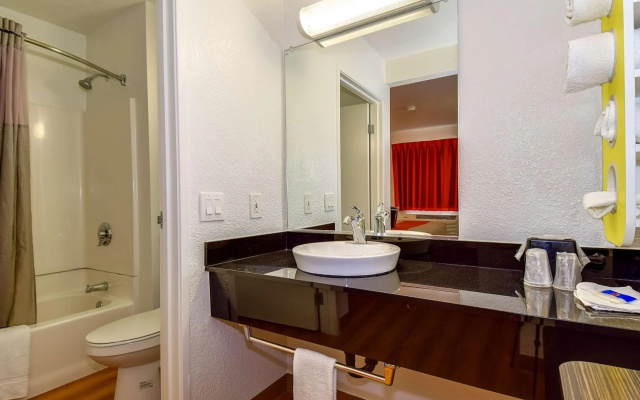 Motel 6 Riverside, CA - South