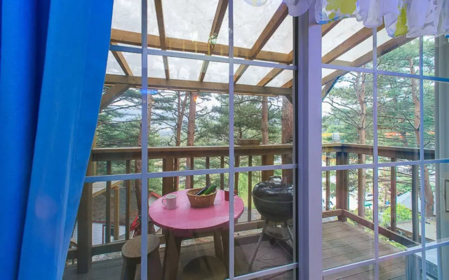 Loverstar In Forest Pension