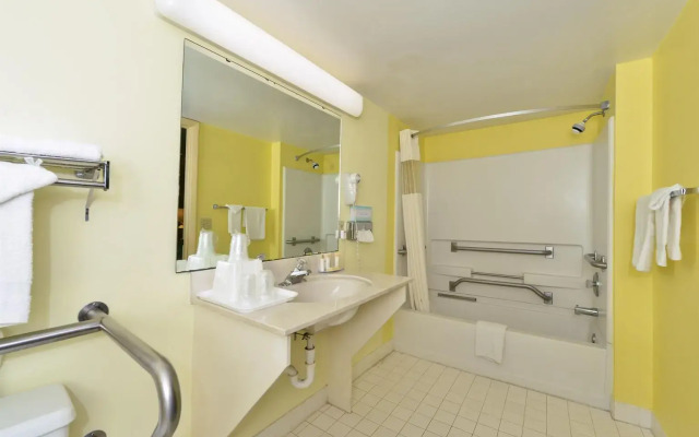 Americas Best Value Inn - Satellite Beach