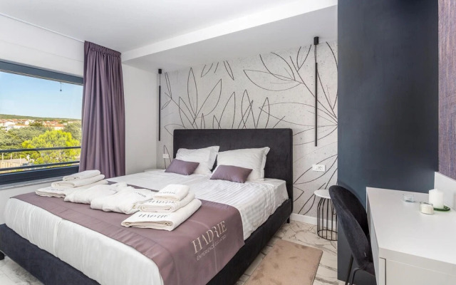 Beautiful Apartment in Malinska With Jacuzzi, Wifi and 3 Bedrooms