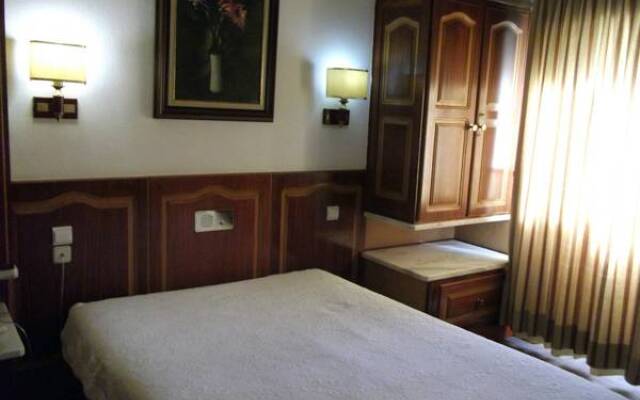Отель Flora Guesthouse Португалия, Вила-Франка-де-Ксира - отзывы, цены и фото номеров - забронировать отель Flora Guesthouse онлайн комната для гостей
