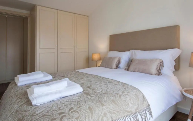 Chiado River View Deluxe Apartment