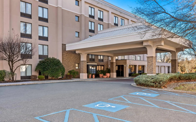 Comfort Inn & Suites Somerset - New Brunswick