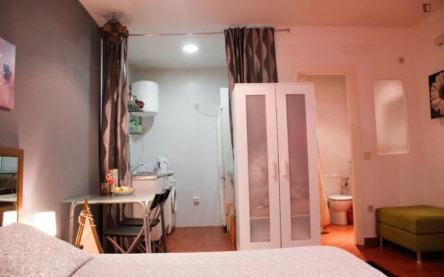 Studio in Madrid, With Wifi - 72 km From the Slopes