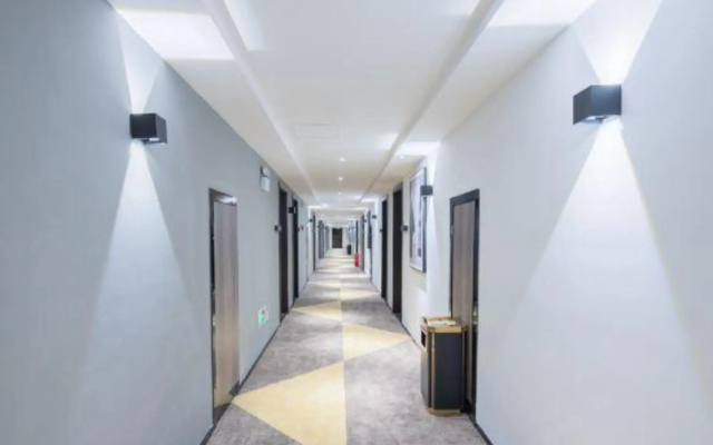 Aili cinema Zhenxuan Hotel (Haiken Plaza store, haixiu Middle Road, Haikou)