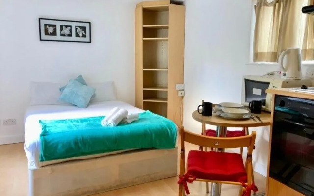 HFS Studio Next To Hydepark L14