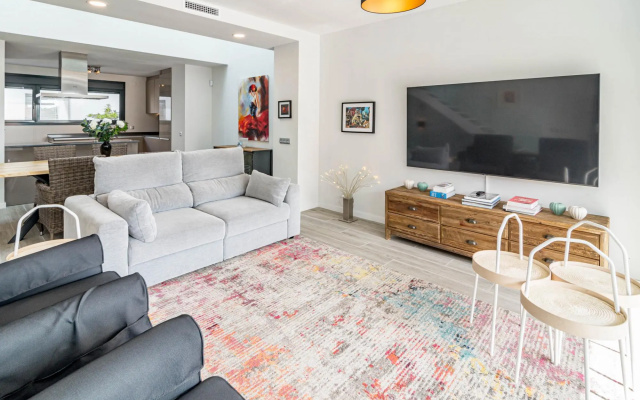 LMT46- Spacious townhouse modern style