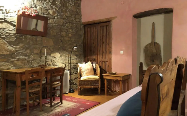 LITTLE HOUSE, Charming Village House with Fantastic View