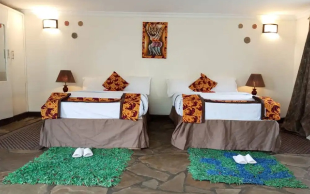 Da Vinci Gorilla Lodge