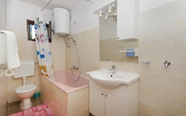 Awesome Home in Sucuraj With Wifi and 2 Bedrooms
